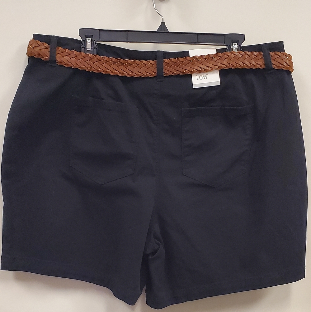 Shorts - Picture 3 of 3